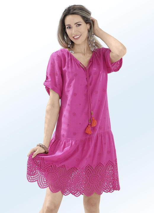 Bade- & Strandmode - Kleid mit Lochstickerei, aus reiner Baumwolle, in Größe 036 bis 052, in Farbe FUCHSIA Ansicht 1